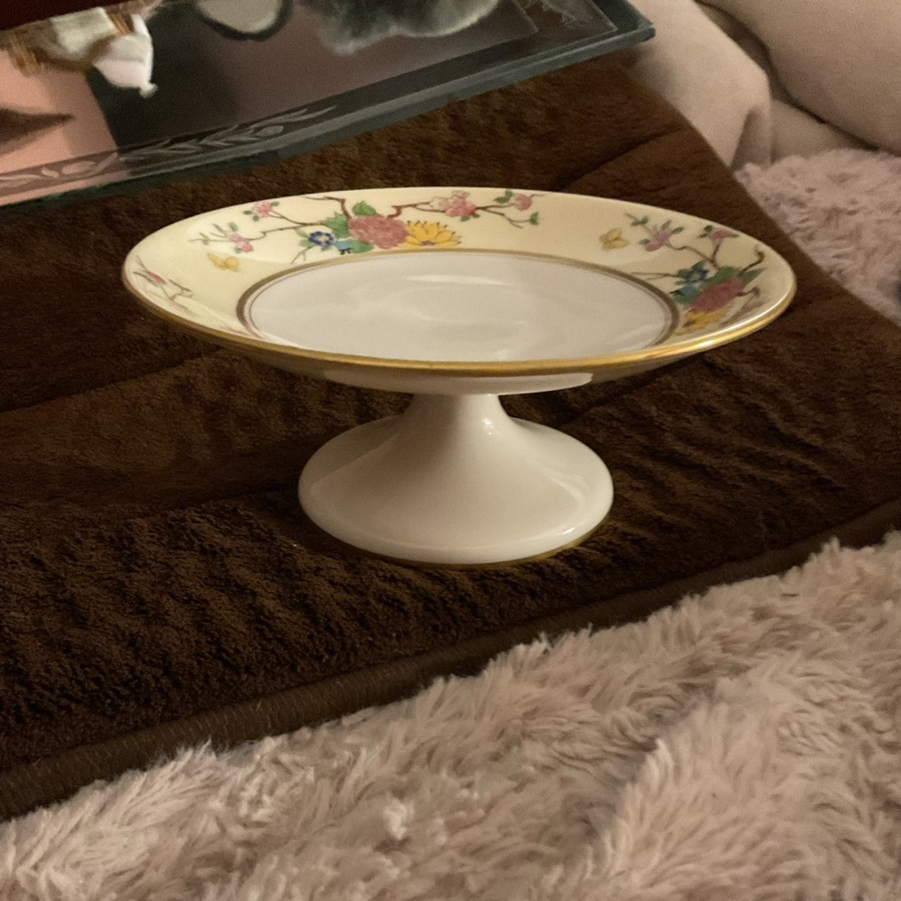 Lenox mandarin round compote 2 3/4” tall 6 3/4” wide